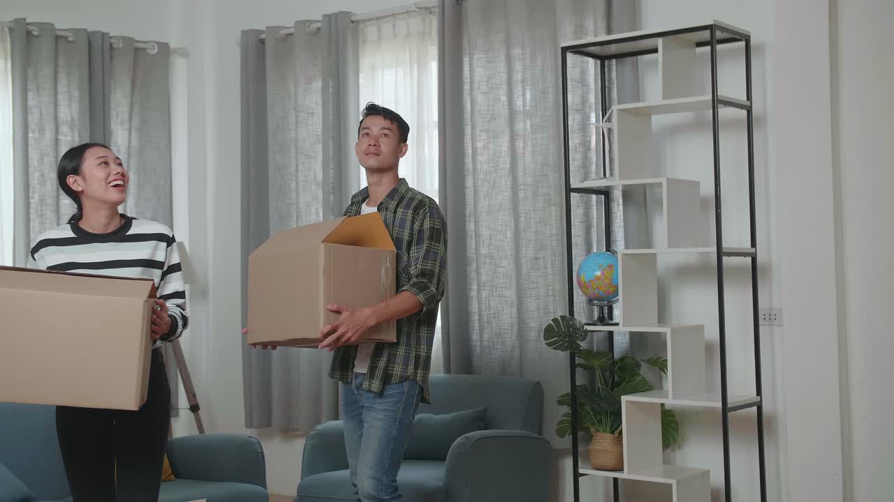 pareja que se muda a un nuevo hogar