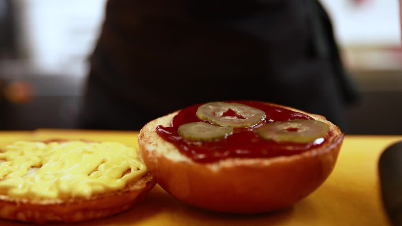 estoy preparando una deliciosa hamburguesa.