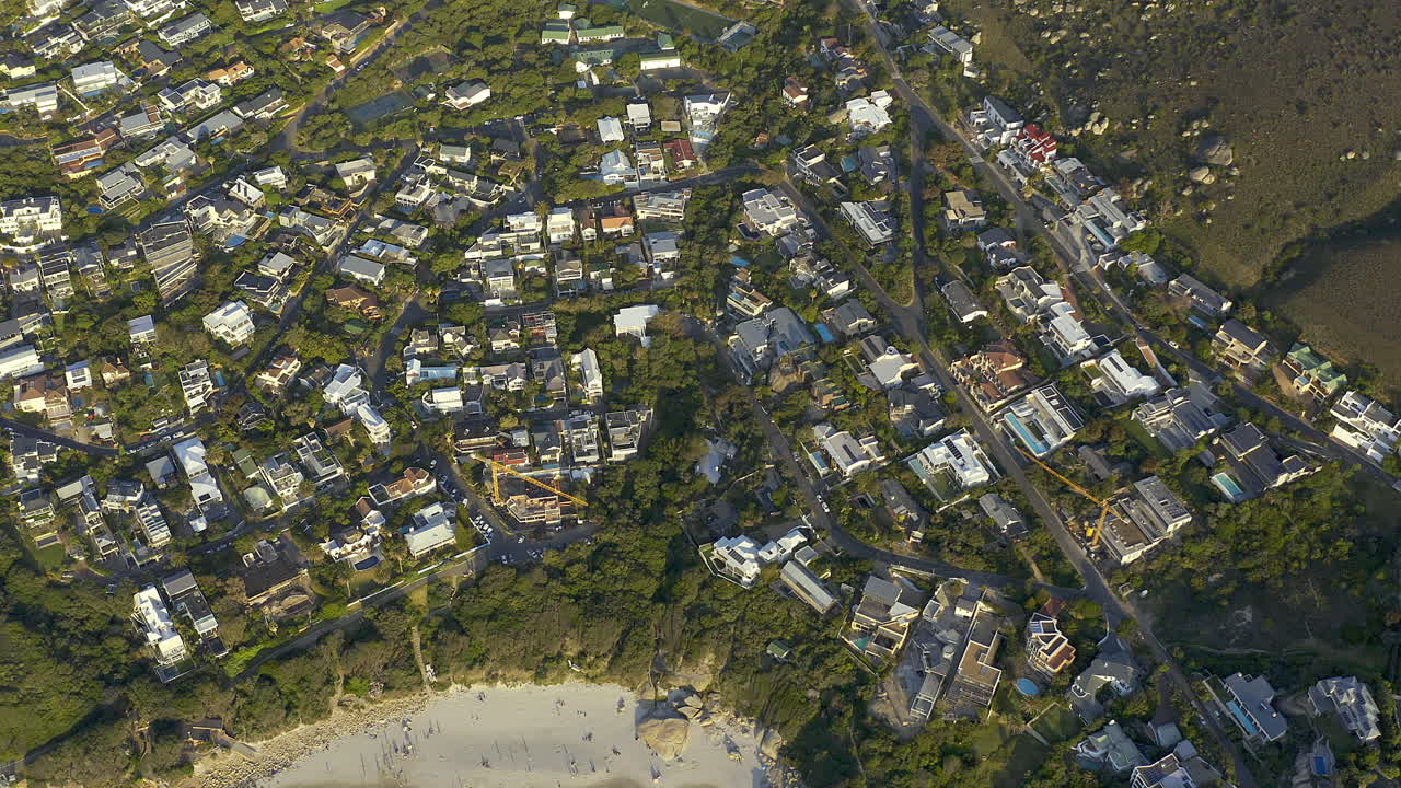 럭셔리는 자연에서 집을 가지고 있습니다.