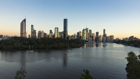 Goldene-Stunde-Zeitraffer-Von-Brisbane-Stadt-Und-Fluss-Bei-Sonnenaufgang