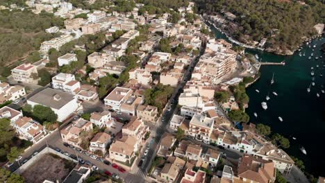 Spanien-Mallorca-Cala-Figuera-Ansicht-Von-Oben-Mit-Einer-Drohne-Bei-4k-24-Fps-Mit-Nd-filtern-Und-Zu-Verschiedenen-Tageszeiten-Mit-Dji-Mavic-Air