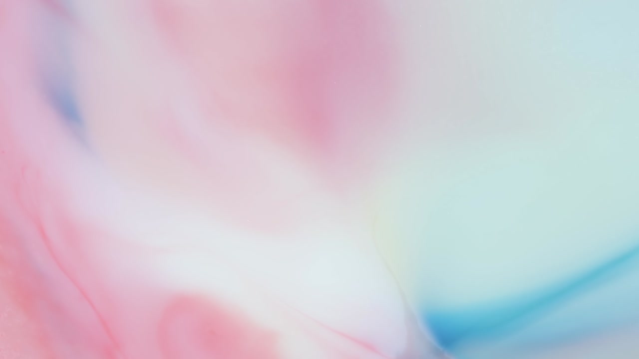 rayas coloridas en un fondo blanco. manchas de pintura blanca, rosa, azul, verde.