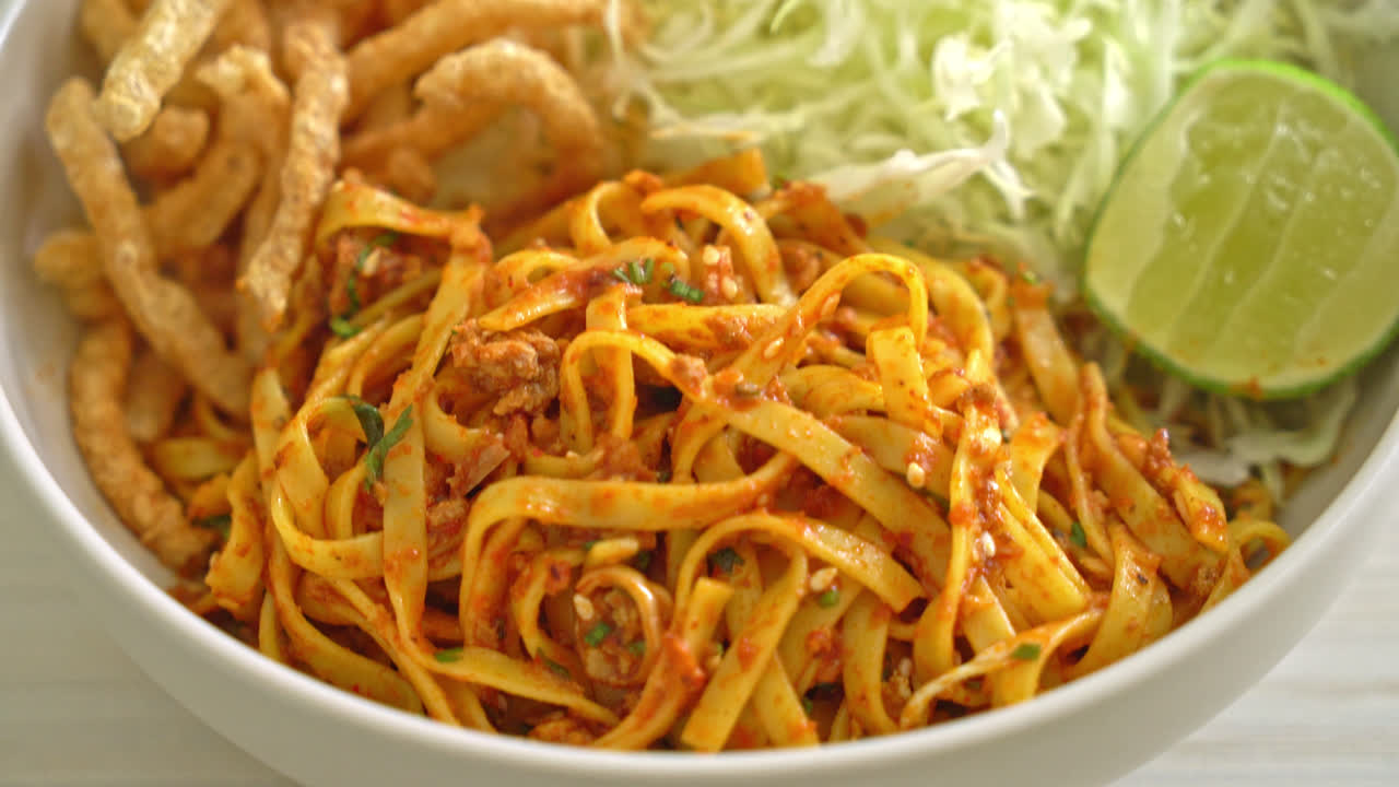 fideos chinos de yunnan o kwa meng - estilo de comida asiática
