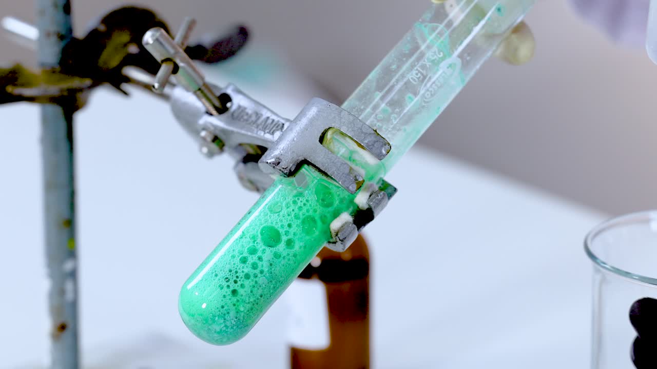 실험실 환경에서의 화학 반응