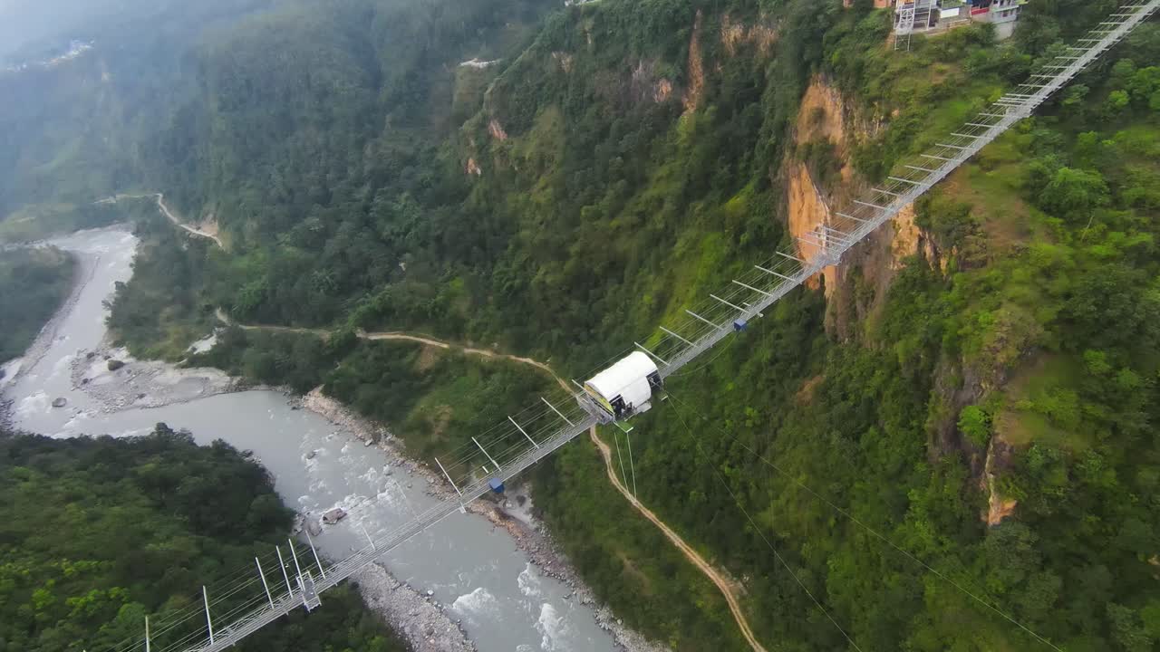puente de suspensión kushma en el puente de bungee pokhara, nepal