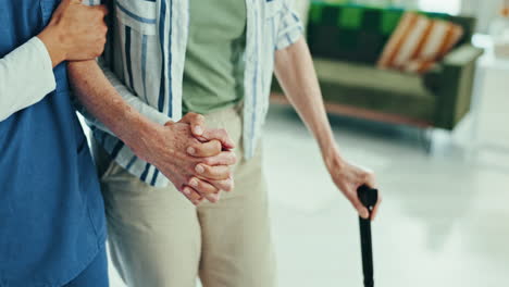 bastón para caminar, manos de enfermera