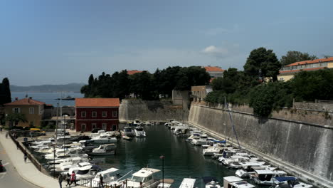 La-Puerta-De-La-Tierra-En-Zadar,-Croacia