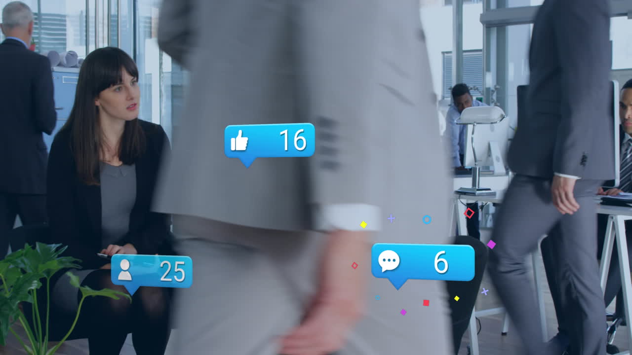 소셜 미디어 아이콘의 애니메이션과 사무실에서 다양한 비즈니스 사람들에 대한 데이터 처리