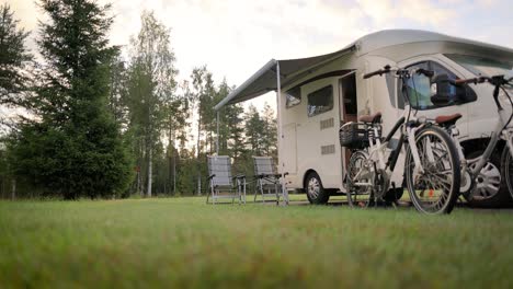 Familienurlaub,-Wohnmobil,-Urlaubsreise-Im-Wohnmobil,-Wohnwagenurlaub.