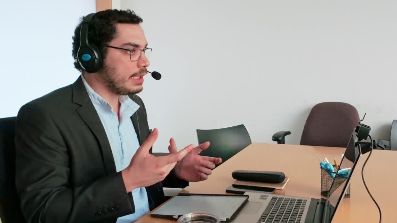 Ritratto di un libero professionista fiducioso e di successo