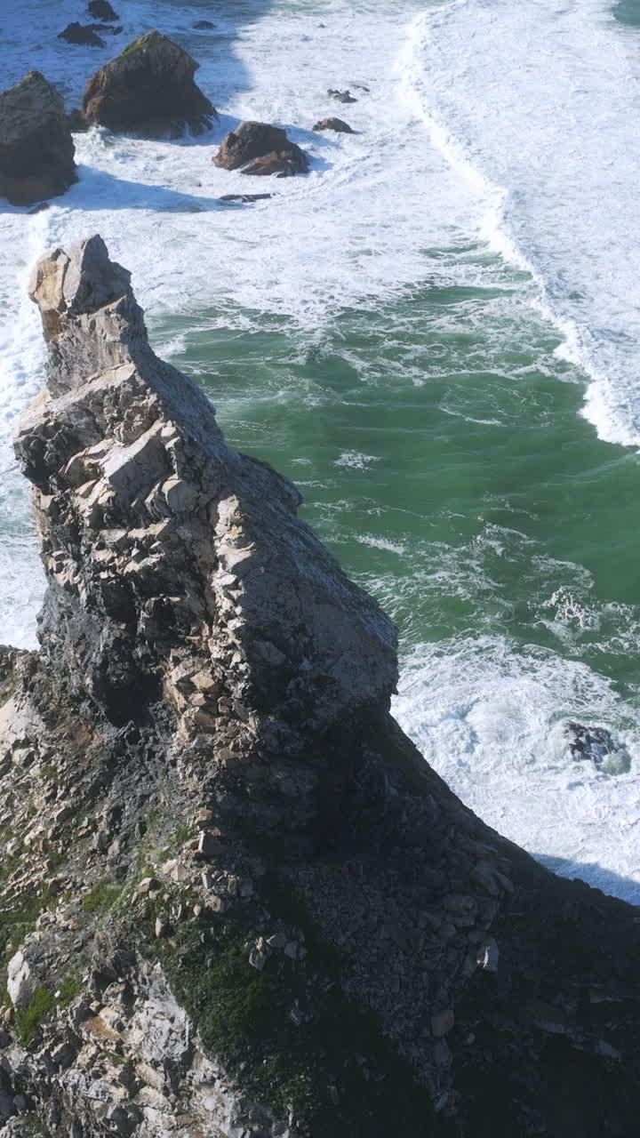 Dramatic Ocean Waves Crashing Against Rocky Cliffs