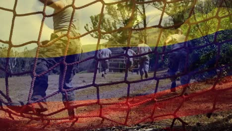 animación de la bandera de colombia sobre varios soldados masculinos durante el entrenamiento