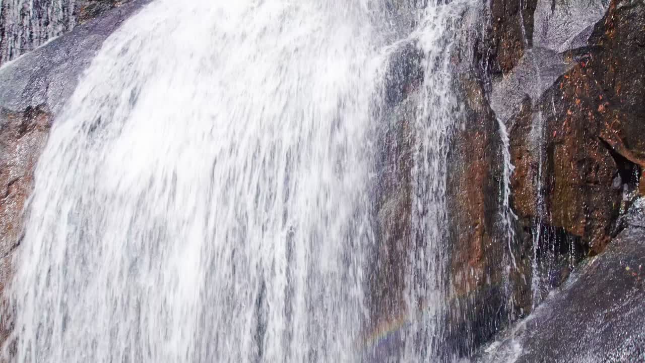 Close up of the waterfall and its falling stream