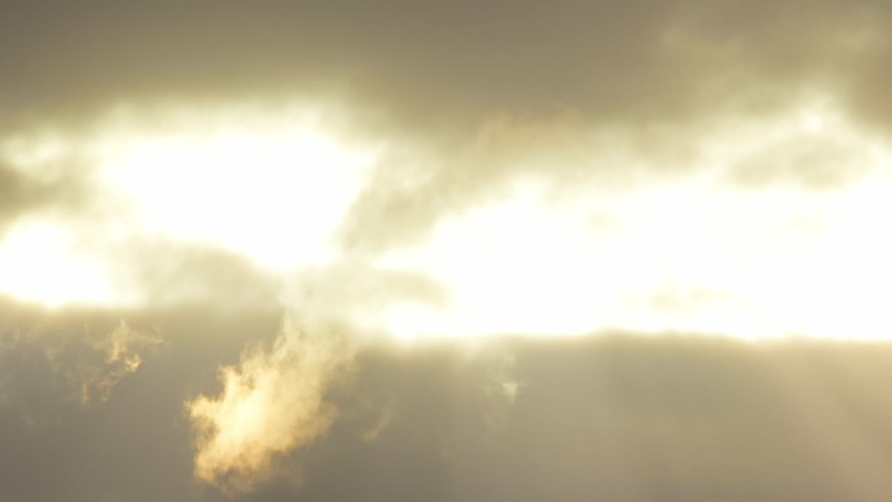 빛나는 태양과 함께 일몰 timelapse