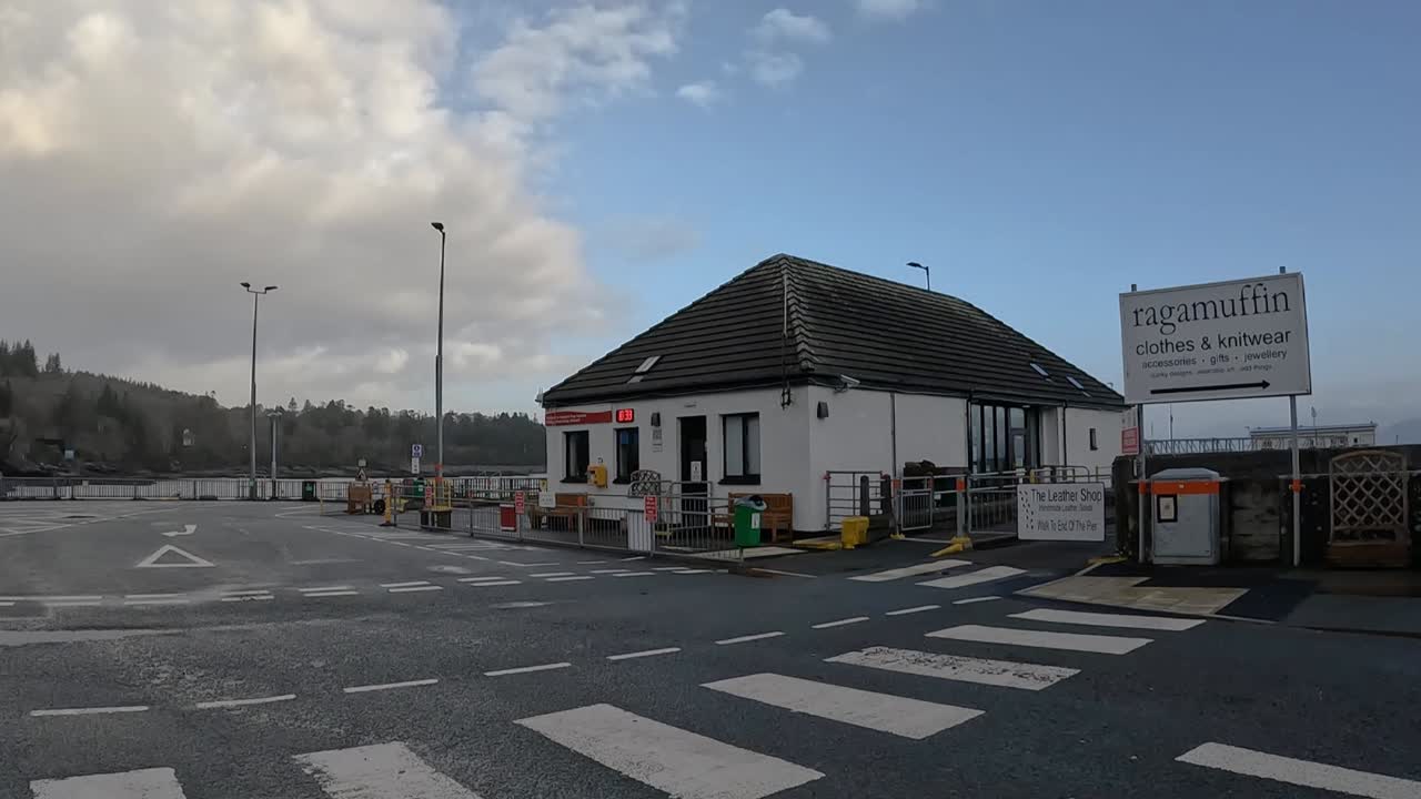 아르마데일 페리 터미널의 해안 풍경, 은 하늘의 스카이 섬
