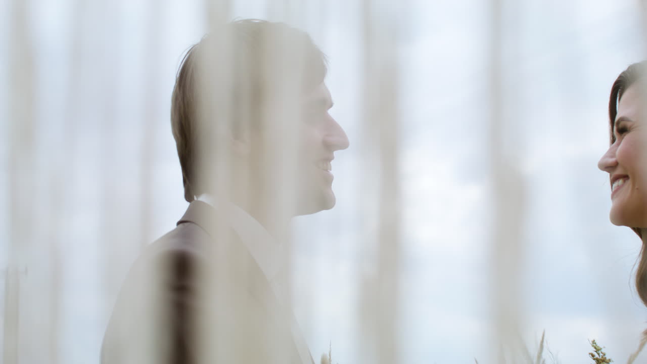 신랑 과 신부 가 야외 에서