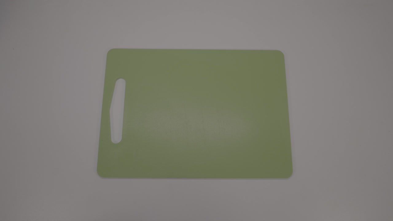 preparación de pecho de pollo crudo