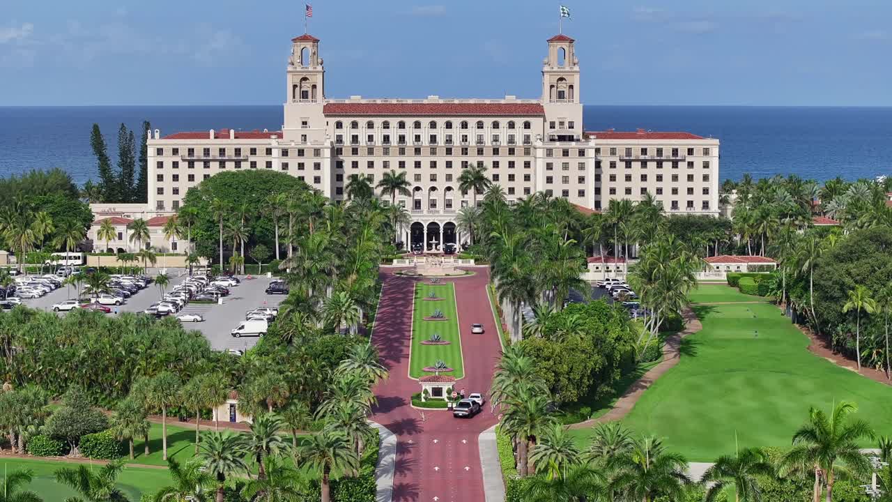 The Breakers Palm Beach: Luxurious Coastal Resort and Golf Course