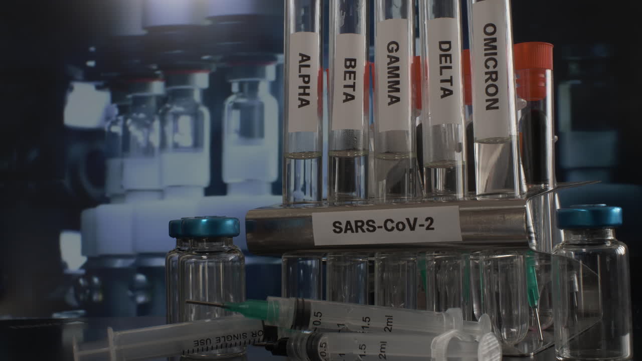 Scienziati effettuano test per il Covid-19 utilizzando provette per la ricerca e il trattamento di malattie in laboratorio o in ospedale.