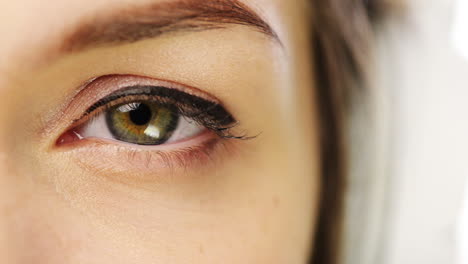 cerrar la serie de personajes de ojos aislados sobre fondo blanco puro