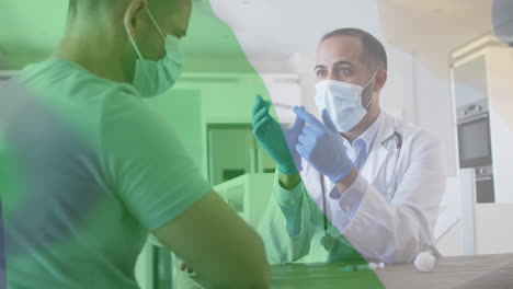 animación de la bandera de irlanda sobre un médico de sexo masculino con máscara facial mostrando la vacuna contra la covid a un paciente de sexo masculino