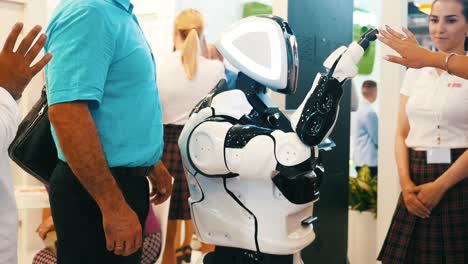 demostración de robots en una exposición