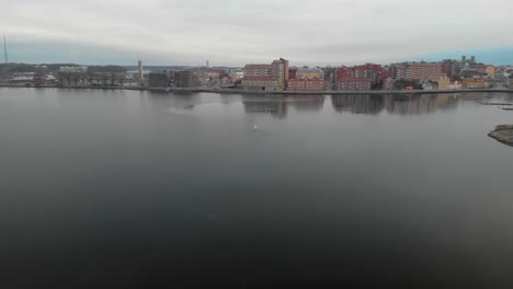 瑞典卡爾斯克羅納 (karlskrona) 的空中圖,顯示城市和海洋的部分部分