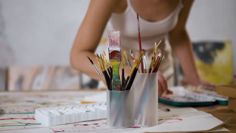 woman choosing paintbrush