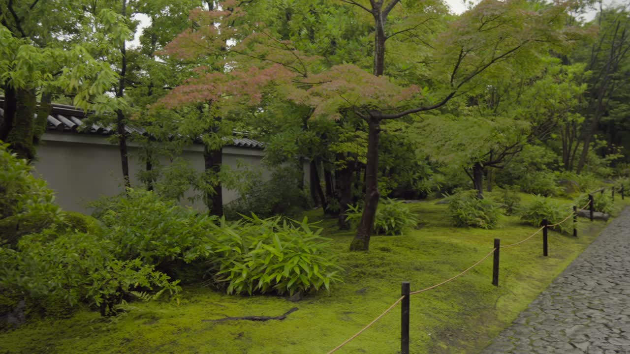 kokoen jardín tradicional japonés entrada al restaurante kassui ken y la residencia de los señores camino de piedra panorámica