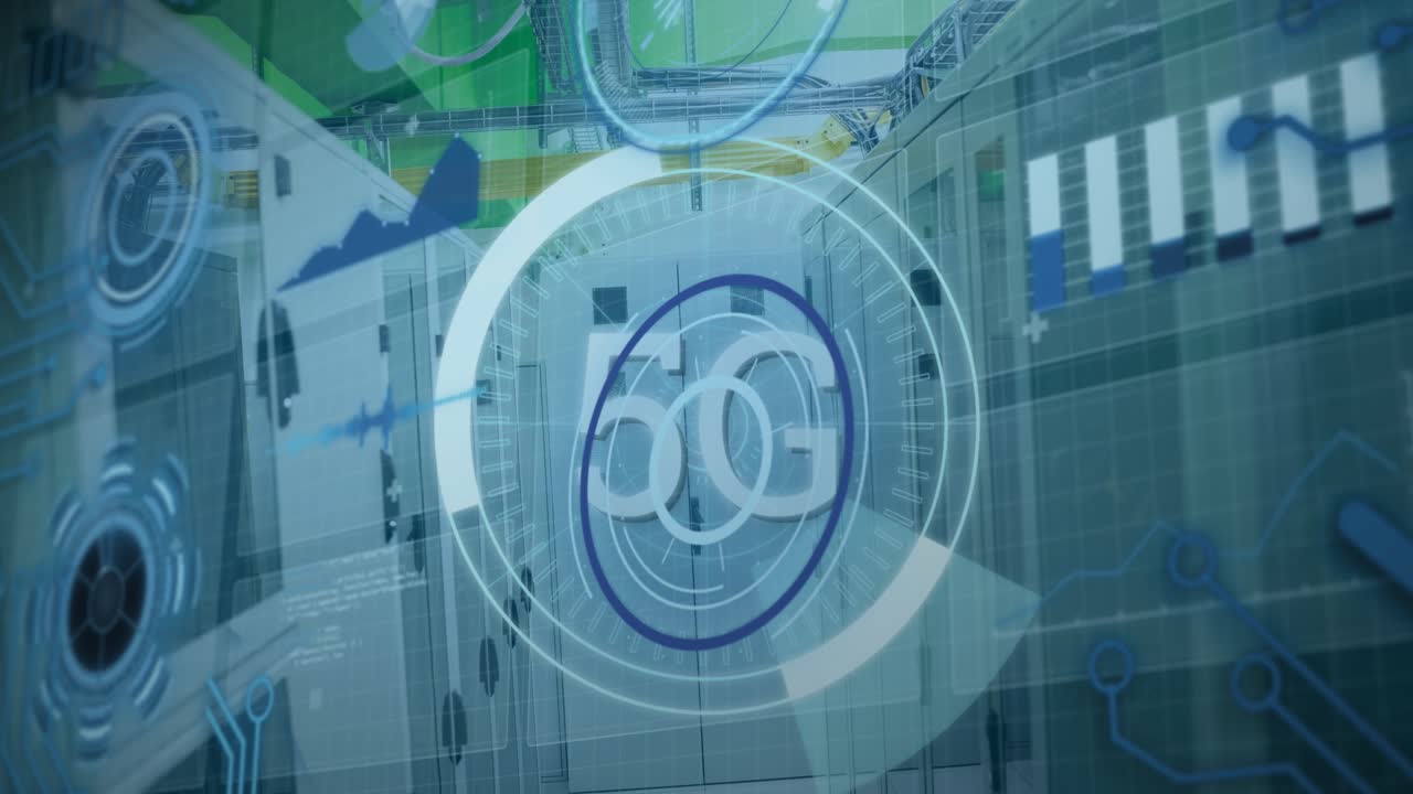 Animazione di testo 5G su scanner rotondo e elaborazione dati in una sala server
