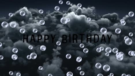 animación de feliz cumpleaños texto y burbujas de jabón sobre el cielo nublado