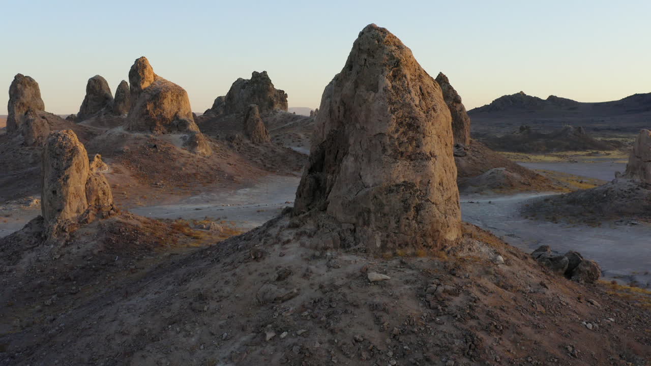 숨이 멎을 듯한 트로나 첨탑 비세속적인 장엄한 풍경, 캘리포니아