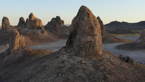 Atemberaubende-Trona-Pinnacles-Weltfremde-Herrliche-Landschaft,-Kalifornien