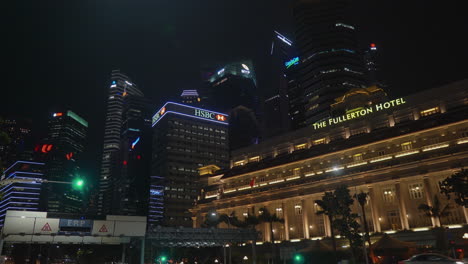 el horizonte de la ciudad de singapur por la noche
