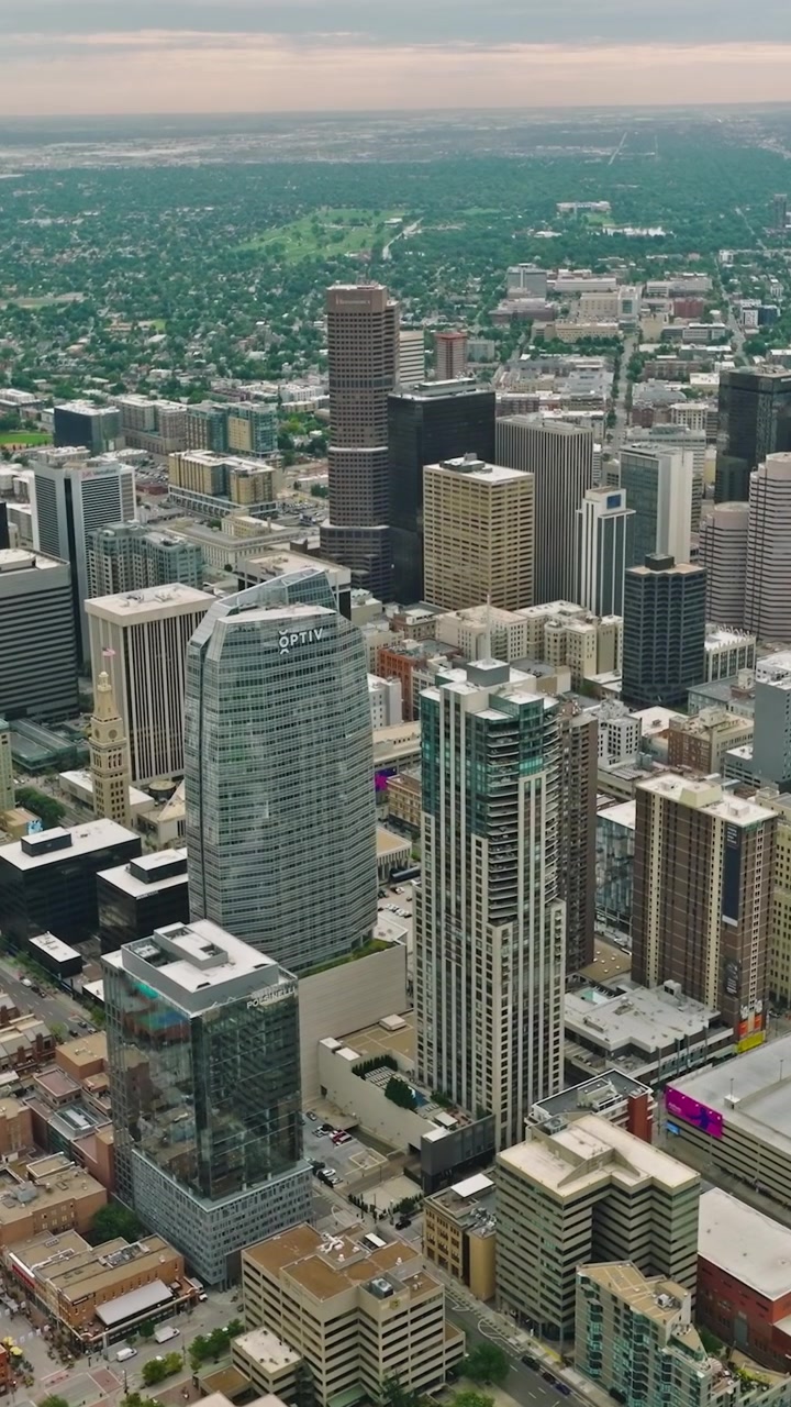 Vista aerea del quartiere residenziale con vista sul centro di Denver