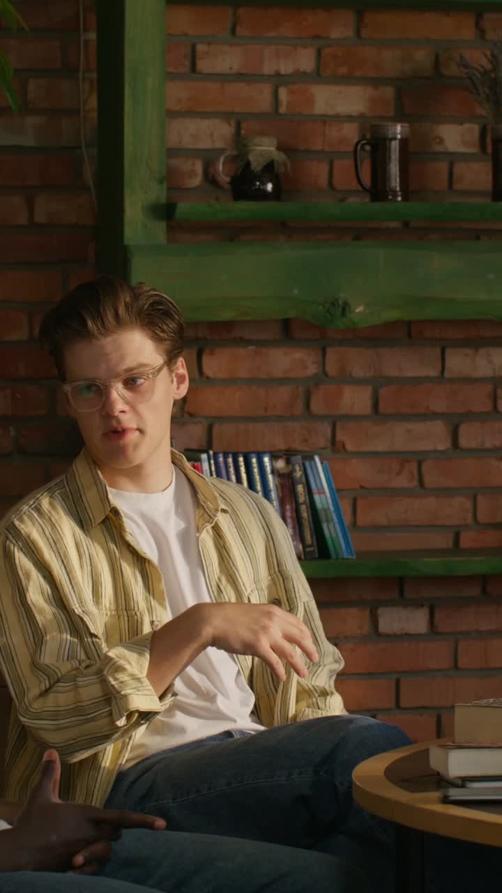 conversación en un café