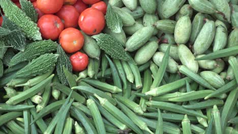 Hay-Muchos-Tipos-De-Verduras-En-La-Cesta