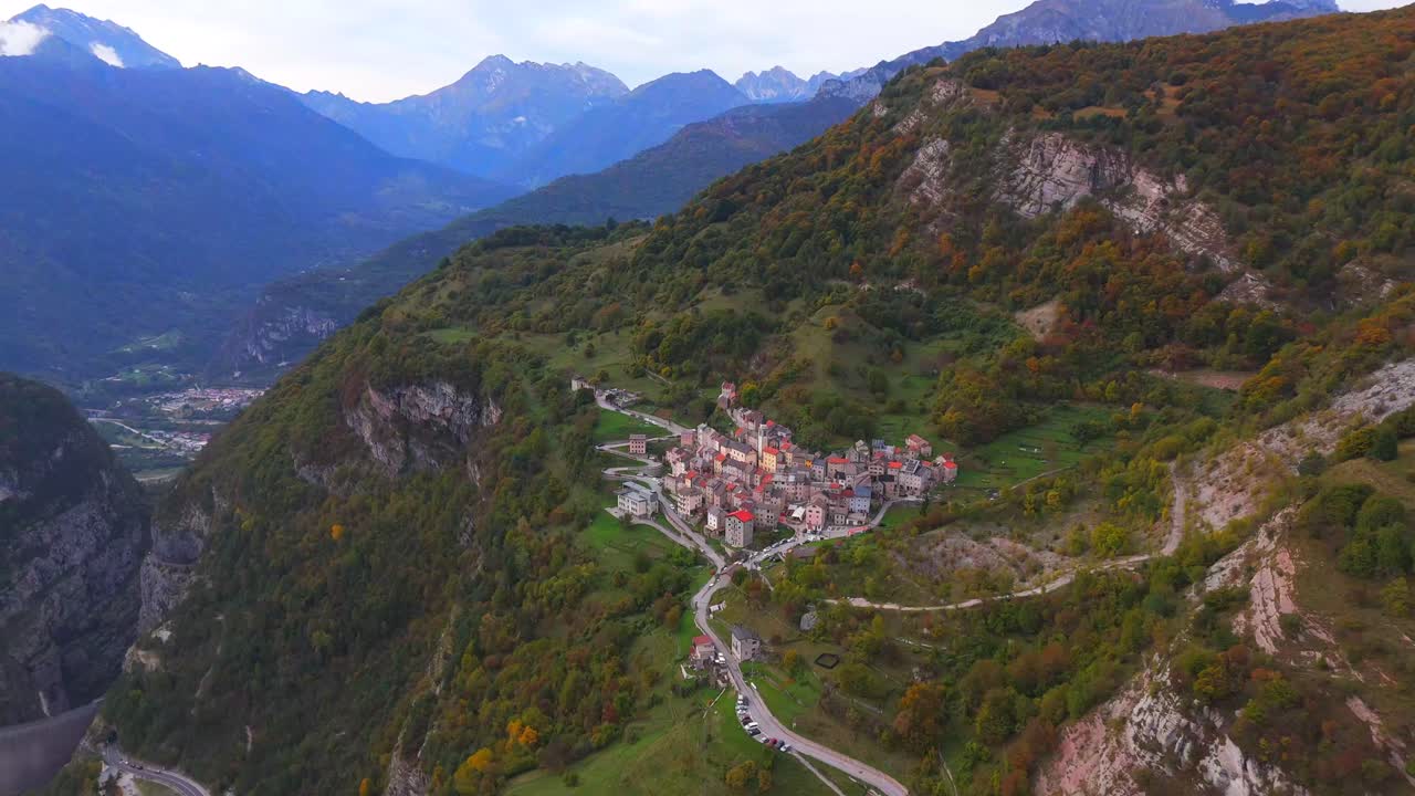 An aerial perspective on the Vajont Dam’s striking structure.