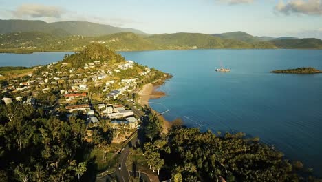 Vista-De-Drones-Sobre-La-Playa-De-Airlie