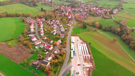 Luftbild-Grüne-Felder-Dorf