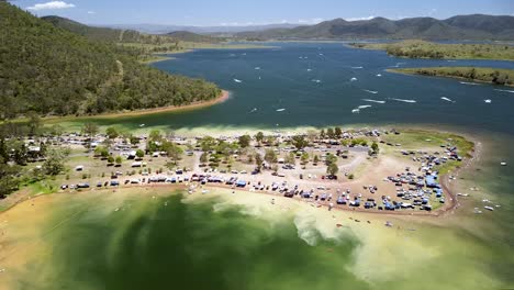 recreational boating at lake somerset in queensland