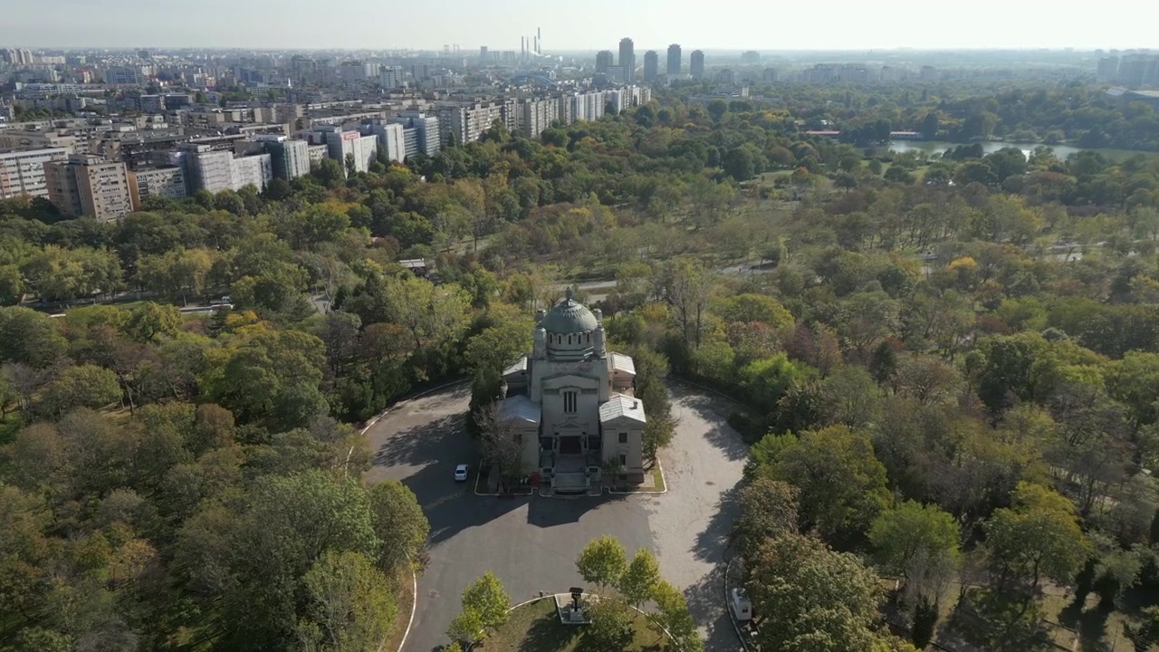 Crematório de Bucareste Parque Urbano Cenusa Nascer do Sol Romênia Europa Drone em Descida 4K 30FPS