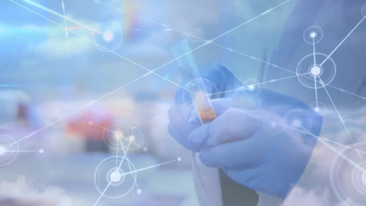 防護手袋をかぶった手の上に接続ネットワークのアニメーションが実験室のサンプルを保持しています