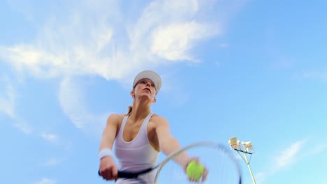 Aktive-Sportlerin,-Die-Tennis-Spielt