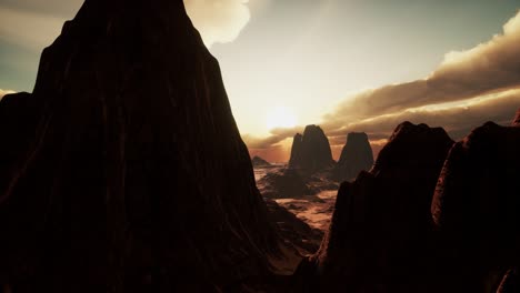 Amazing-Sandstone-Formations-in-Famous-Sunset-at-Monument-Valley