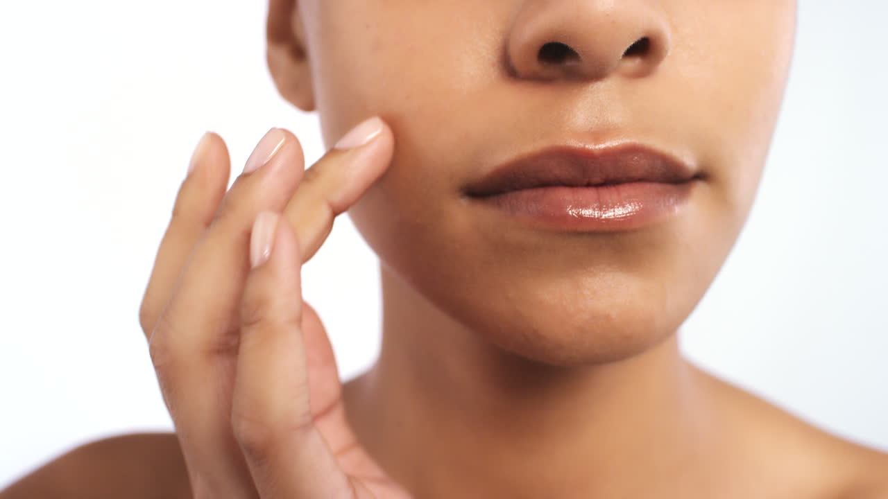 mujer, labios y belleza maquillaje cosméticos en suave