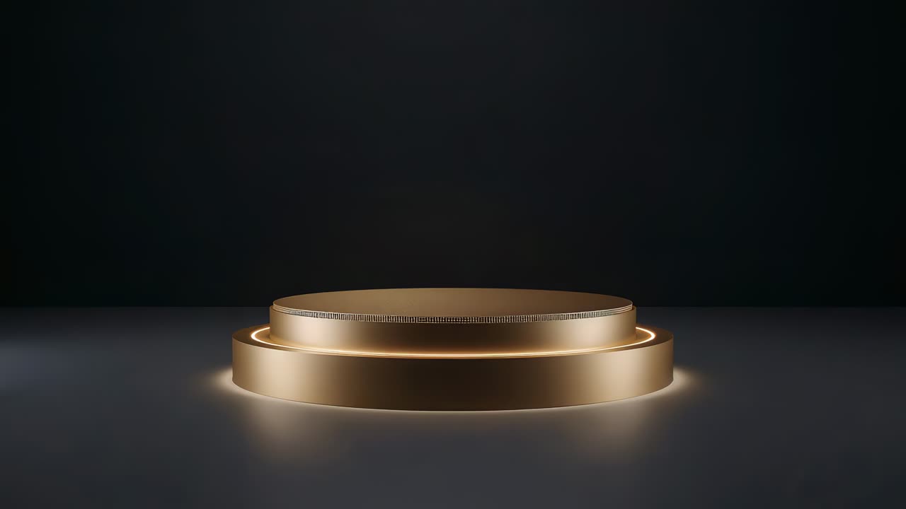 Luz dourada banhando um pódio circular de dois níveis, aumentando o brilho da borda e o reflexo no chão do estúdio