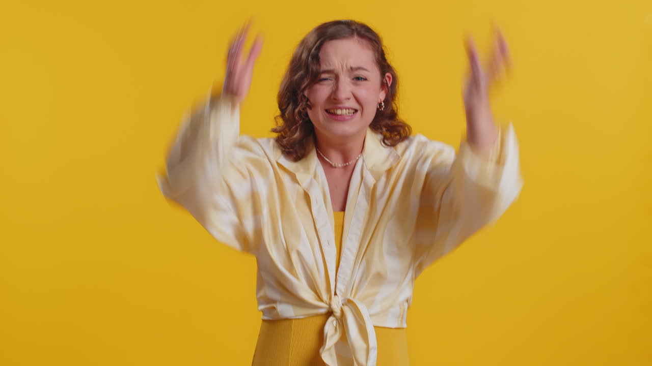 Woman scream yell stress tension problem feel horror hopelessness fear surprise shock expresses rage