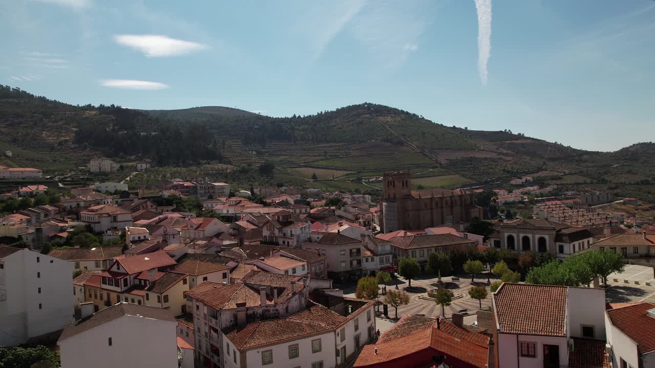Vista aerea della città di Torre de Moncorvo in Portogallo