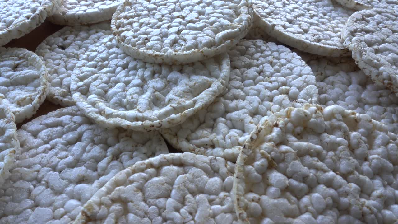 가까이에서 볼 수 있는 신선한 회전  케이크